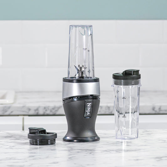 Ninja 700W Slim Mixer & Smoothie Maker, 2x 470ml Becher Silber Schwarz